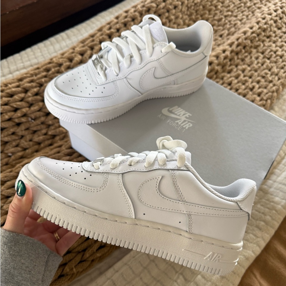 BRAND NEW Nike youth' Air Force 1 Low Top Sneakers - White. Brand new/never worn